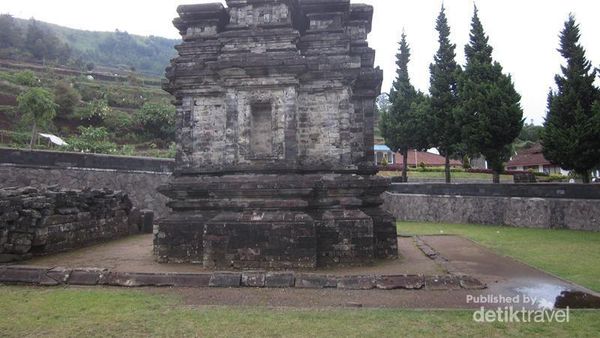 Menengok Candi GatotKaca di Dieng