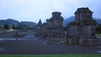 Menengok Indahnya Candi Arjuna di Dieng