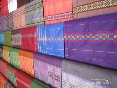 Menengok Indahnya Desa Sasak Sade di Lombok