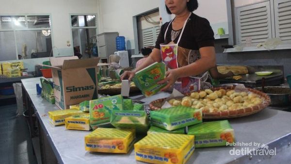 Menengok Pembuatan Oleh-oleh Kue Khas Sabang