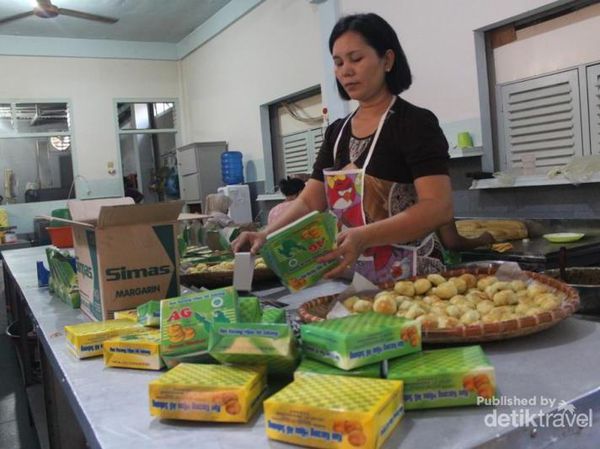 Menengok Pembuatan Oleh-oleh Kue Khas Sabang
