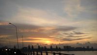 Mengabadikan Momen Senja di Krueng Cut, Aceh Besar