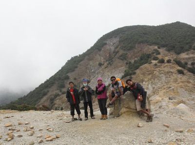 Mengagumi Kebesaran Sang Pencipta di Kawah Gunung Papandayan