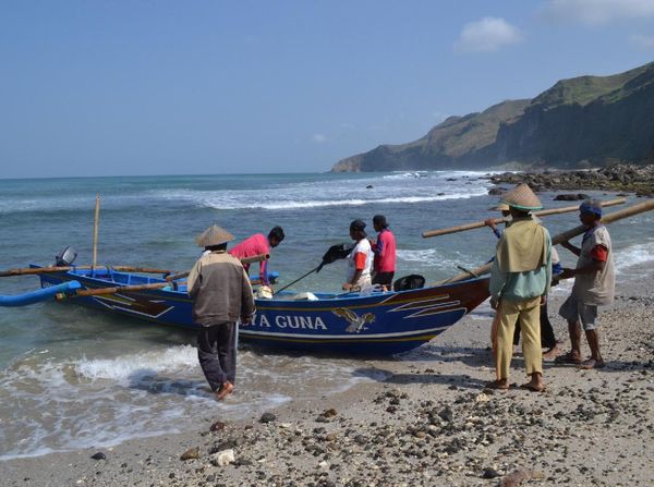 Menganti, Pantai Paling Cantik di Kebumen