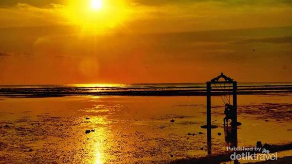 Menghipnosis, Panorama Sunset Emas di Gili Trawangan