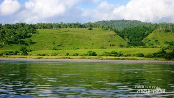 Mengintip Indahnya Pesisir Alor