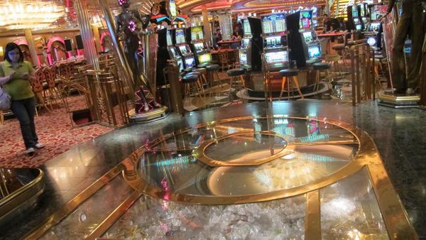 Mengintip Isi Kapal Pesiar Paling Besar di Asia