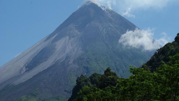 Mengintip Merapi dari Gardu Pandang di Kaliurang