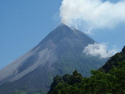 Mengintip Merapi dari Gardu Pandang di Kaliurang