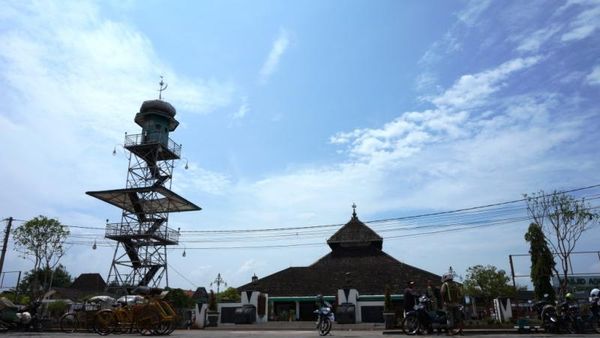 Mengisi Liburan dengan Wisata Religi di Masjid Agung Demak