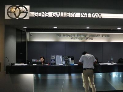 Mengunjungi Pusat Pembuatan Perhiasan Thailand