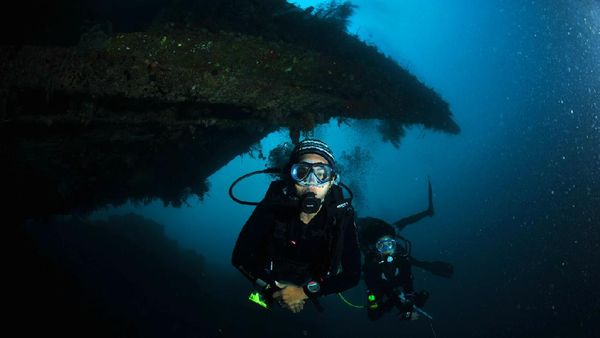 Mengusik Bangkai Kapal di Sindangoli