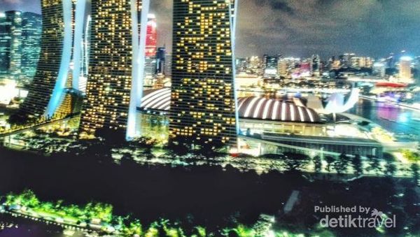 Menikmati Indah Malam Singapura dari Ketinggian