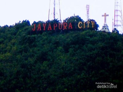 Menikmati Indahnya Jayapura dari Pelabuhan