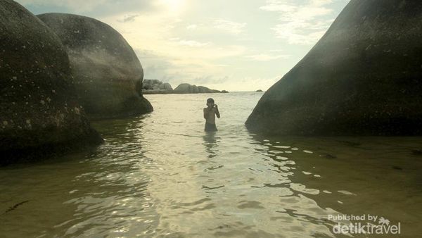 Menikmati Indahnya Pantainya Laskar Pelangi di Belitung