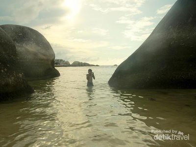 Menikmati Indahnya Pantainya Laskar Pelangi di Belitung