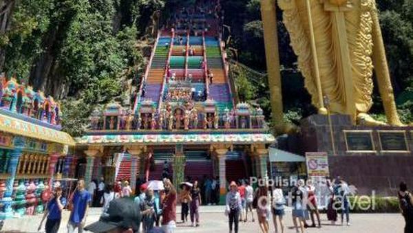 Menikmati Kemegahan Bukit Kapur Berwarna Warni