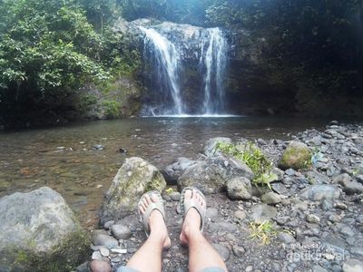 Menikmati Kesegaran Curug Batu Blek di Tasikmalaya