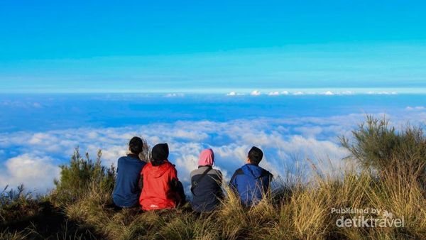 Menikmati Lautan Awan di Gunung Butak