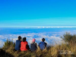 Menikmati Lautan Awan di Gunung Butak