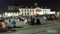Menikmati Malam Hari Kota Tua Jakarta