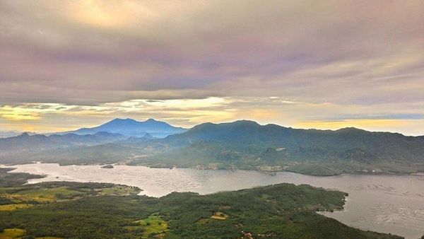 Menikmati Panorama Senja di Gunung Lembu, Purwakarta
