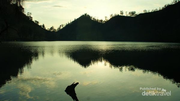 Menikmati Semeru di Tanjakan Cinta