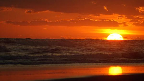 Menikmati Senja di Parangkusumo