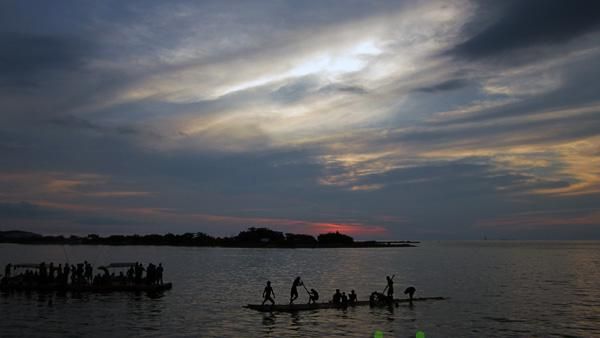 Menikmati Sunset di Pantai Losari