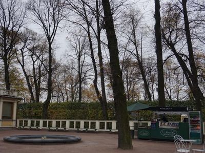 Menikmati Taman Musim Panas di Musim Gugur, Bisa!