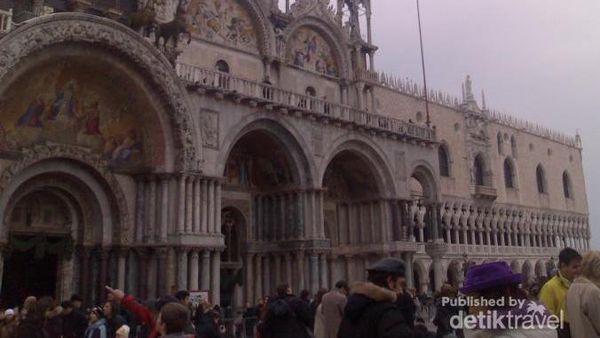 Menilik Aneka Bangunan Keren dan Bersejarah di Venesia