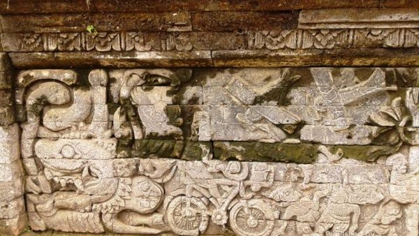 Menilik Relief yang Indah di Pura Dalem Segara Madhu