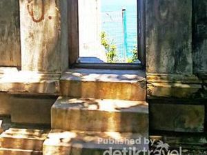 Meniti Ratusan Anak Tangga Menuju Air Terjun di Nusa Penida