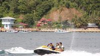 Menjajal Aneka Water Sport Seru di Pulau Cingkuak