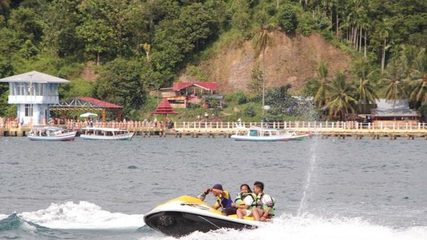Menjajal Aneka Water Sport Seru di Pulau Cingkuak