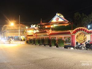 Menjelajah Singkawang di Malam Hari, Cantik!