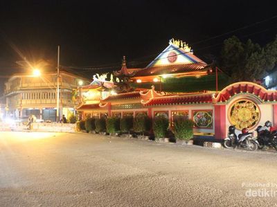 Menjelajah Singkawang di Malam Hari, Cantik!