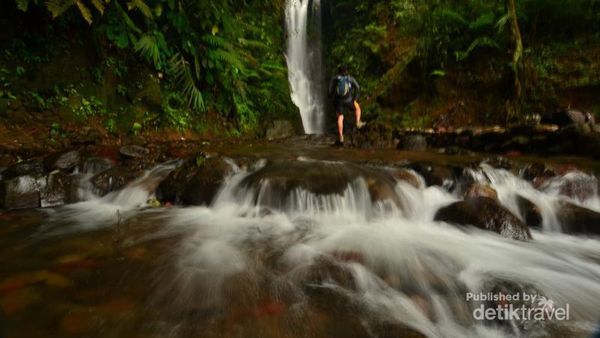 Menjelajahi Jejak Lahar Tangkuban Parahu di Sungai Cimuja, Subang