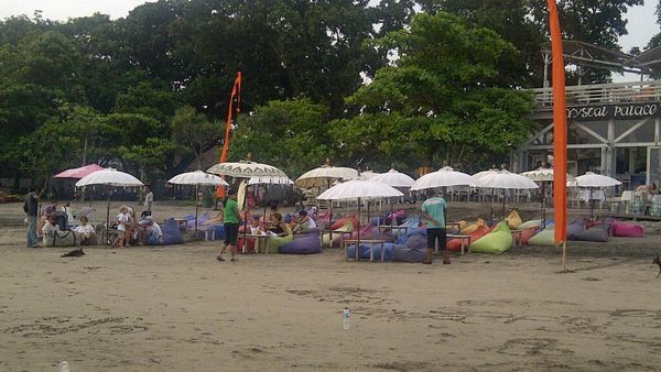 Menjelang Sunset di Pantai Seminyak, Bali