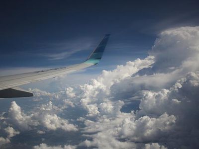 Menuju Ambon, Langit Indonesia dan Masakan Khasnya