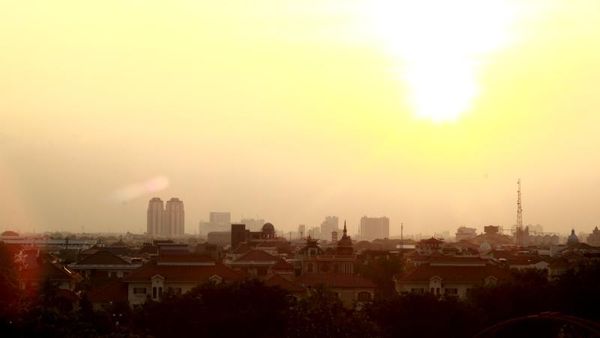 Menyaksikan Kemilau Pesisir Jakarta dari Ketinggian