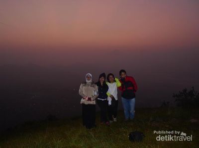 Menyambut Pagi di Gunung Putri Lembang