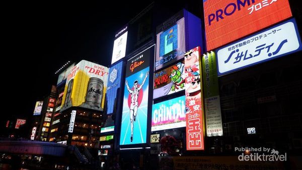 Menyusuri Dotonbori Saat Malam Hari
