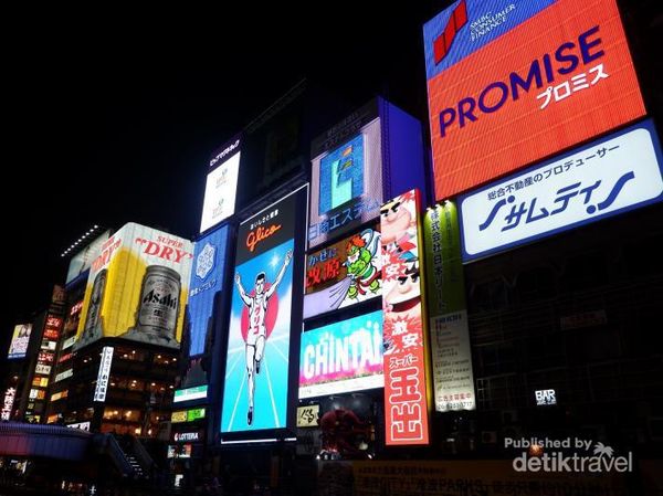 Menyusuri Dotonbori Saat Malam Hari