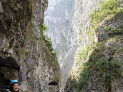 Menyusuri Jalan di Bibir Tebing yang Curam di Taiwan