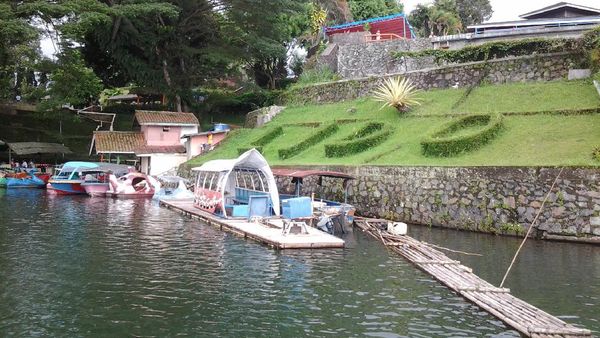 Merakit di Danau Lido
