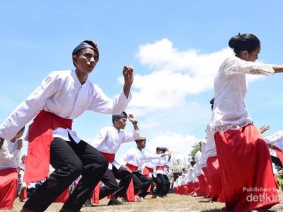 Meriahnya Karnaval Budaya Festival Pesona Bupolo