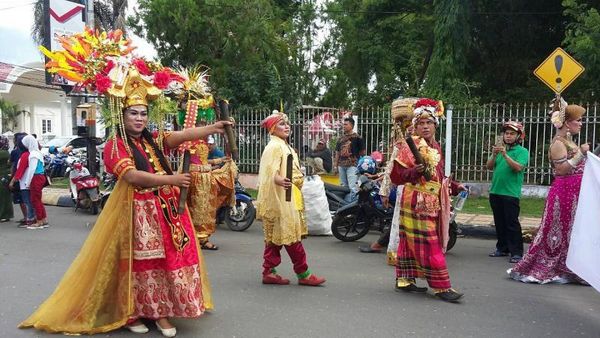Meriahnya Karnaval Waria di Sulawesi Selatan