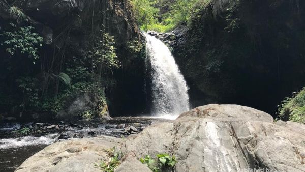 Meski Kemarau Air Terjun Ini Tetap Semarak Suaranya