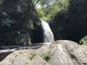 Meski Kemarau Air Terjun Ini Tetap Semarak Suaranya